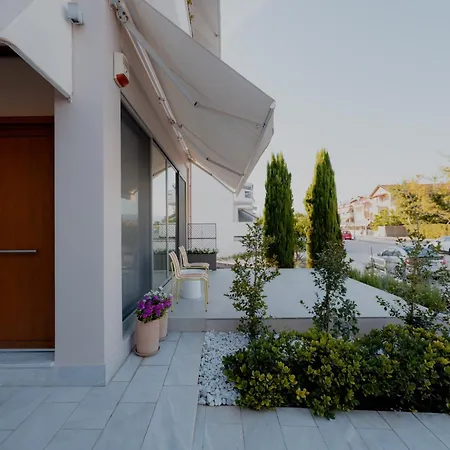Dione 2 Luxury 2-bedrooms Апартаменты *